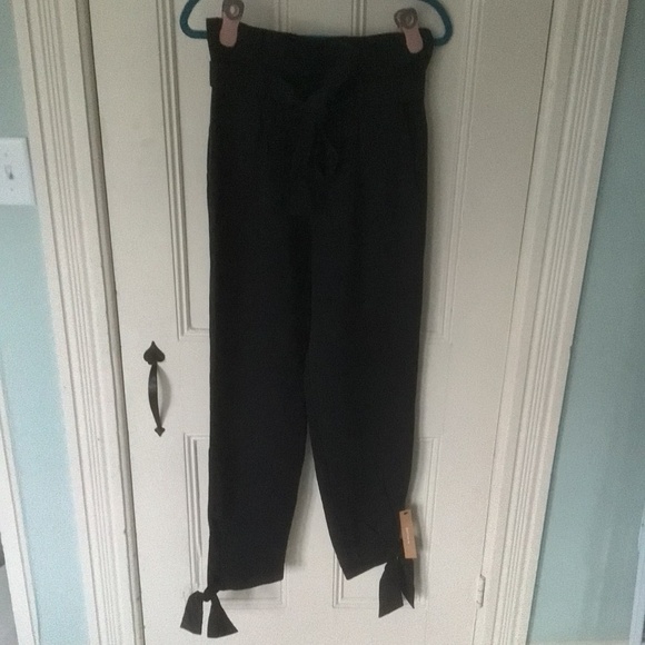 NWT Reformation Avalon Ankle Tie Paper Bag Pants in Black - Size 6 - Picture 2 of 9